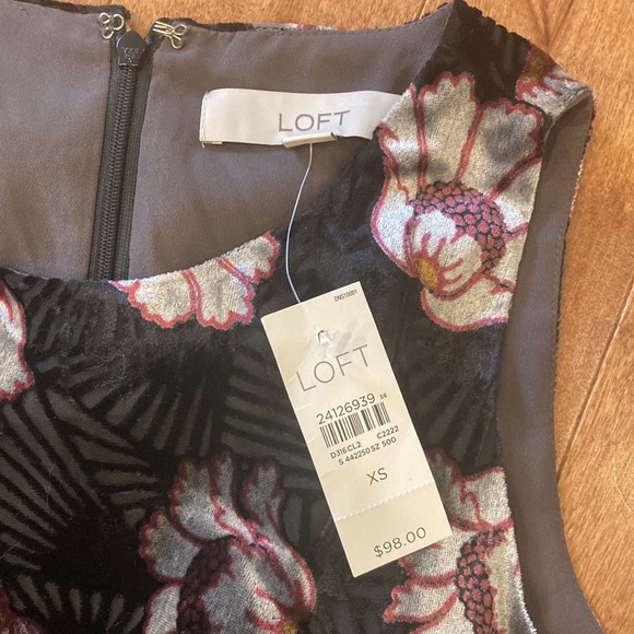 NWT Ann Taylor Loft Iced Floral Velvet Swing Dress; Size XS - Picture 6 of 7